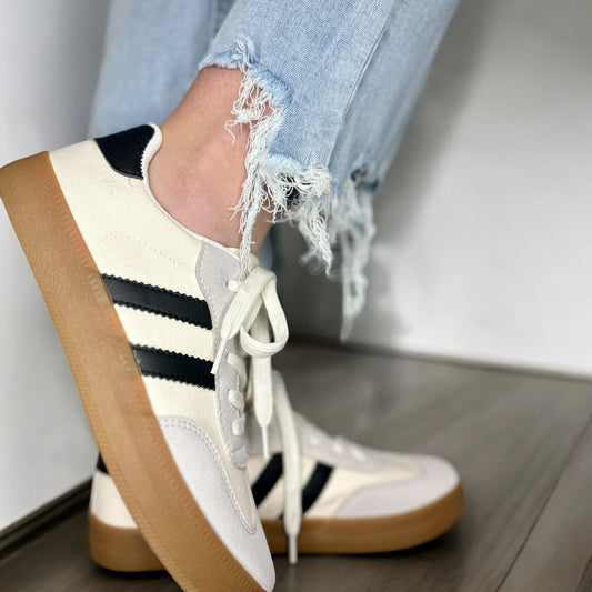 White/black Striped Lace-Up Flat Sneakers